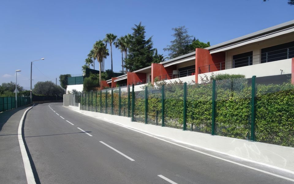 Clôture antibruit panneau Ciplast - Rez-de-chaussée d'une copropriété